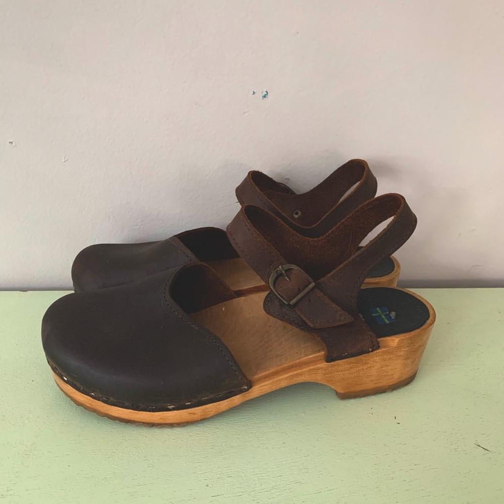 Vollsjö women’s ankle strap clogs